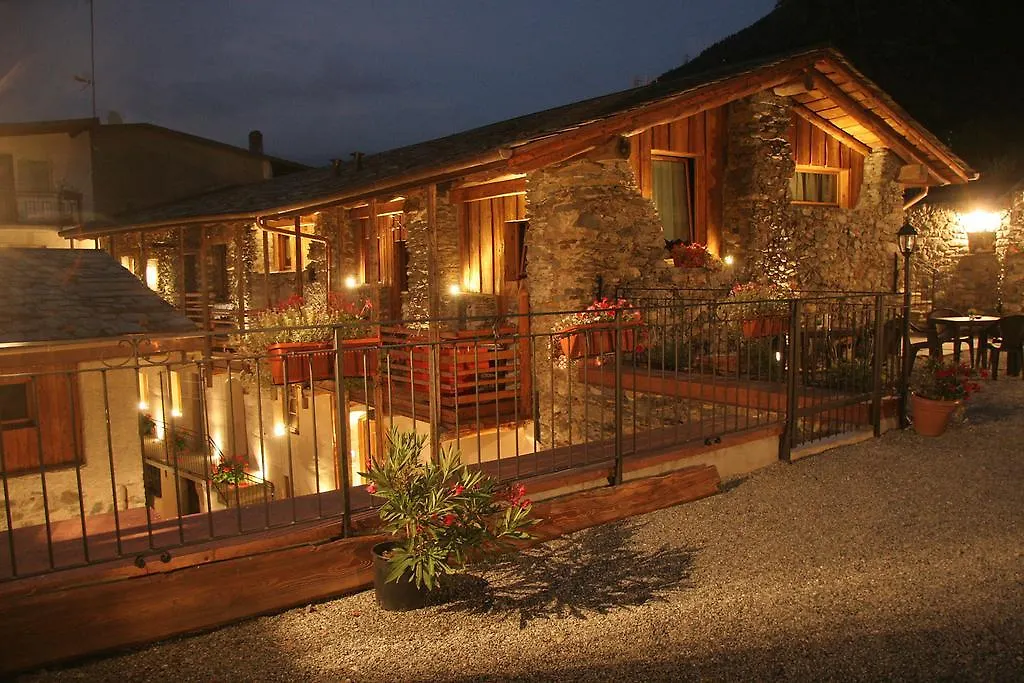 Ostello Del Castello Tirano Guest house