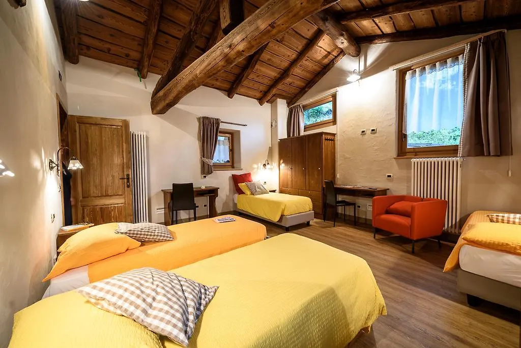 Guest house Ostello Del Castello Tirano