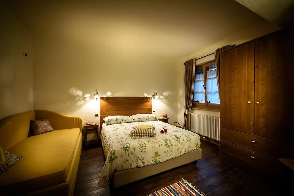 Ostello Del Castello Tirano Guest house