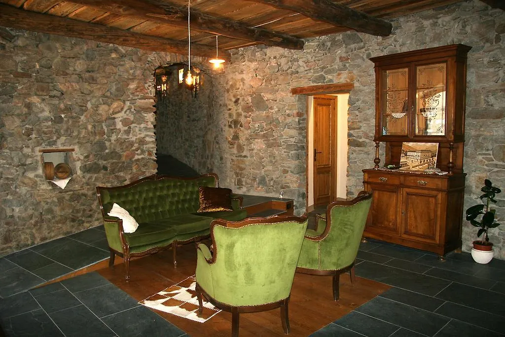 Guest house Ostello Del Castello Tirano