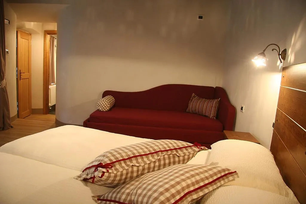 Ostello Del Castello Tirano Guest house
