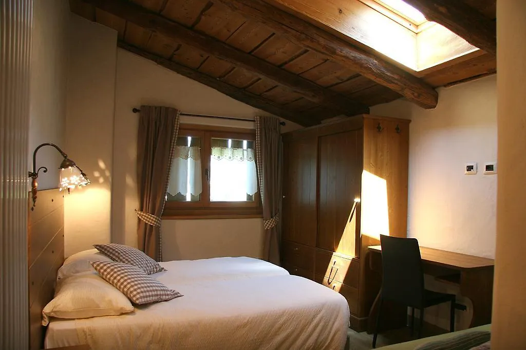 Guest house Ostello Del Castello Tirano