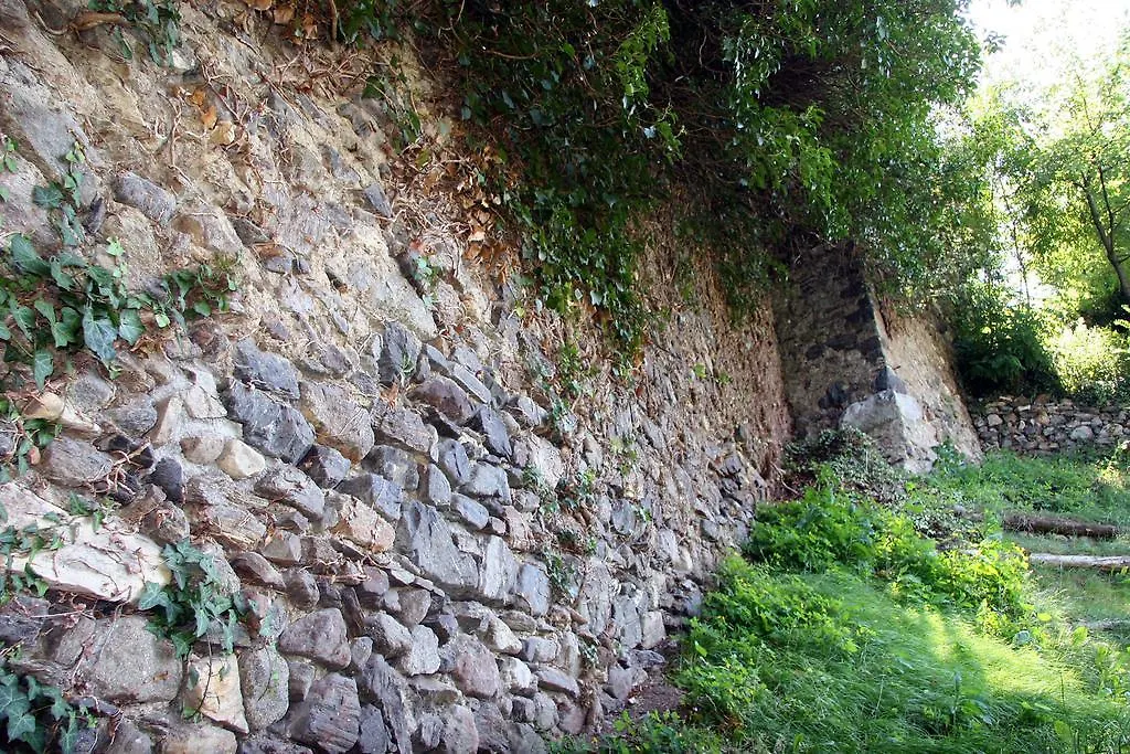 Ostello Del Castello Tirano 2*,