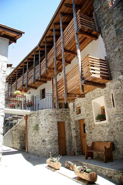 Guest house Ostello Del Castello Tirano