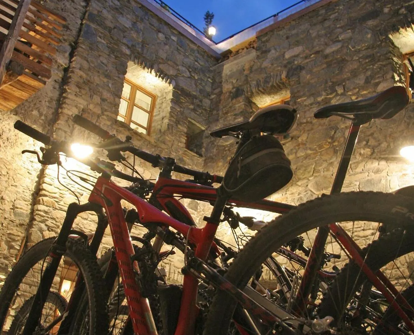 Ostello Del Castello Tirano 2*,