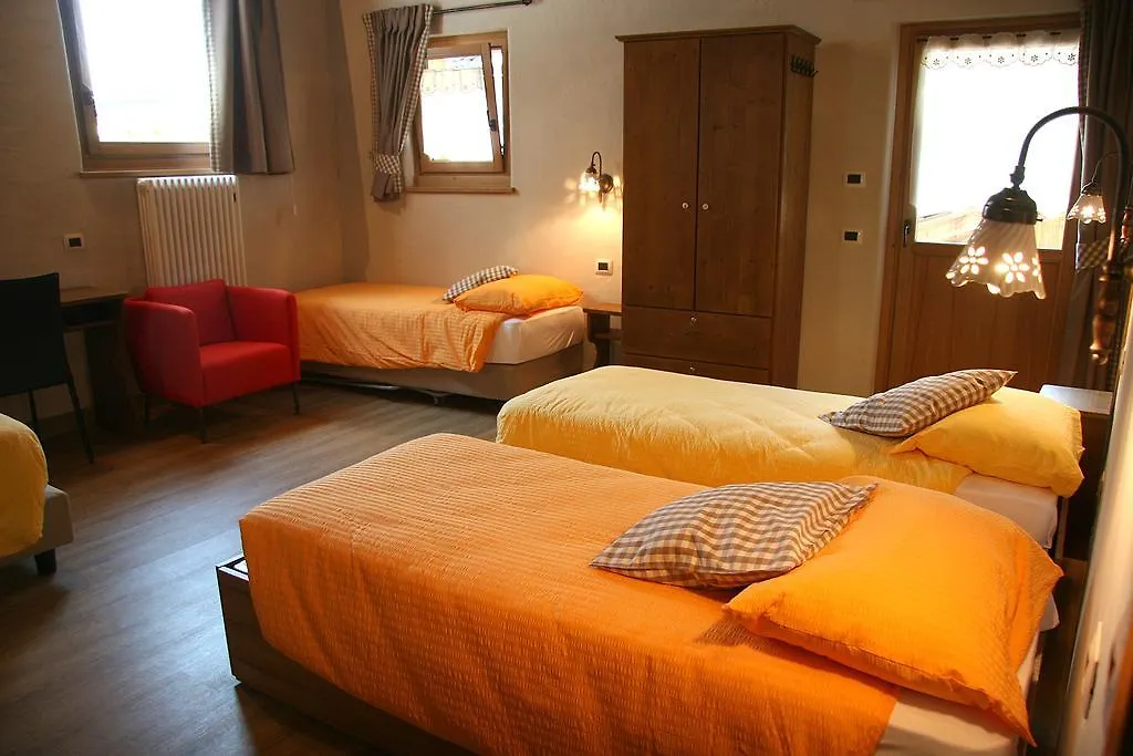 Ostello Del Castello Tirano Guest house