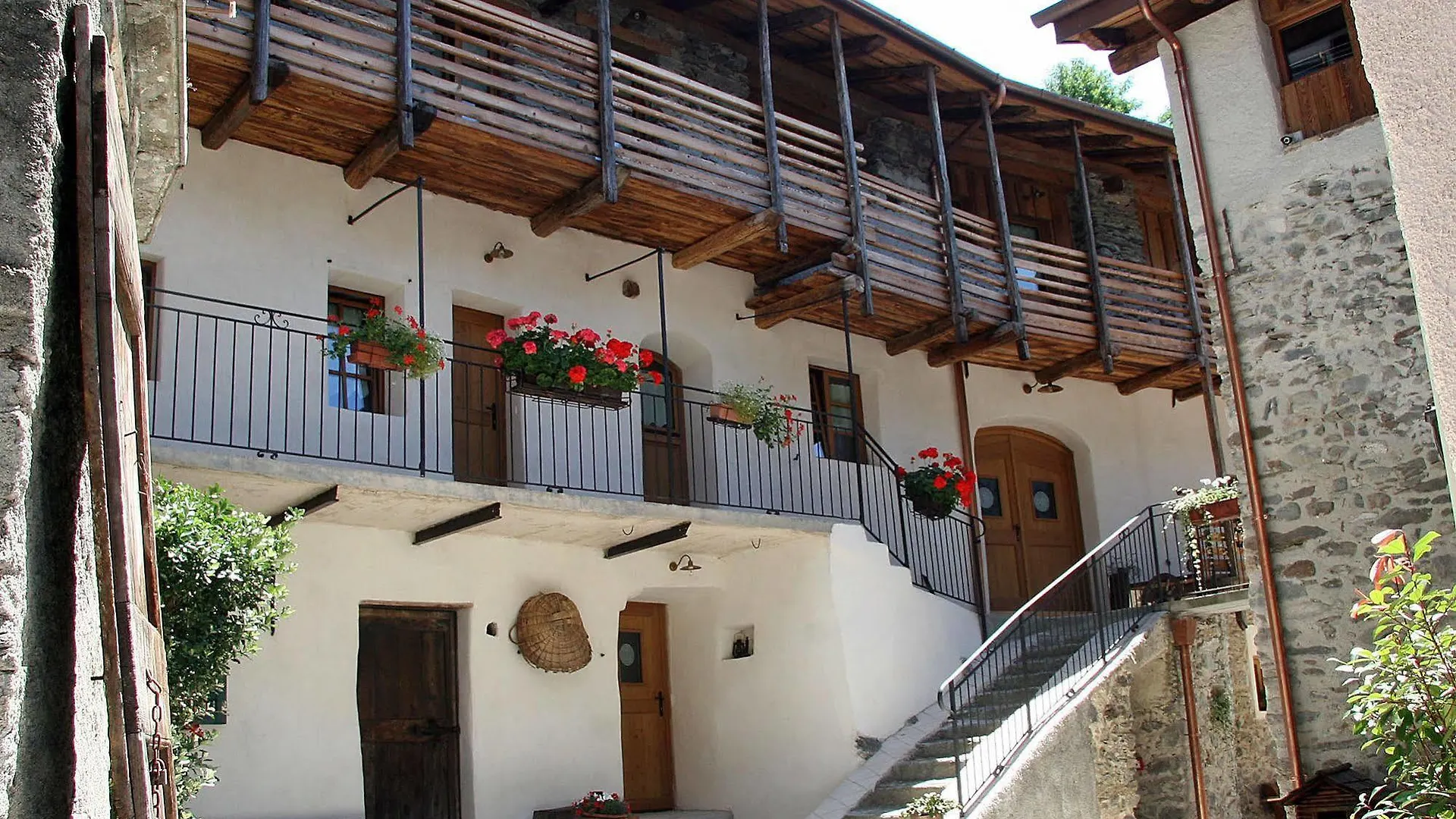 Ostello Del Castello Tirano Guest house