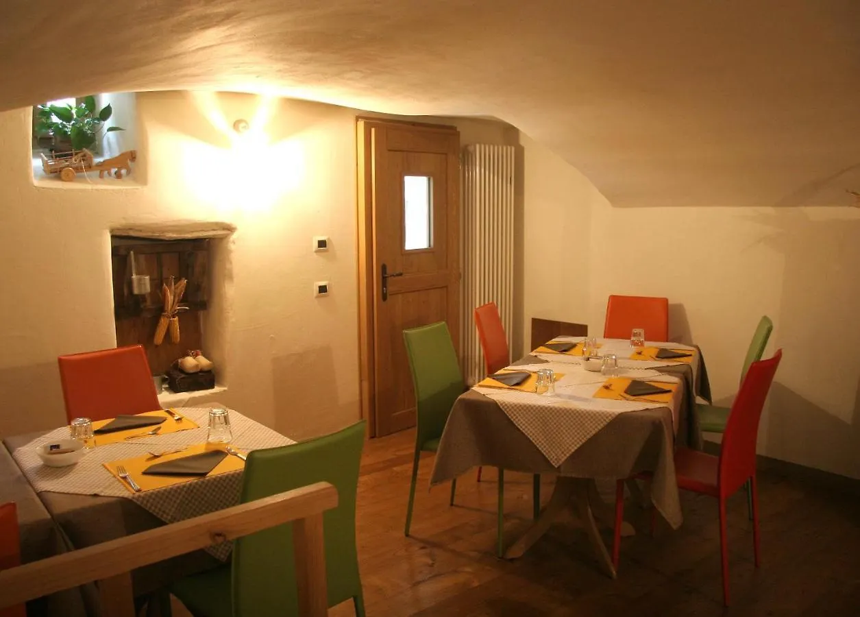 Guest house Ostello Del Castello Tirano